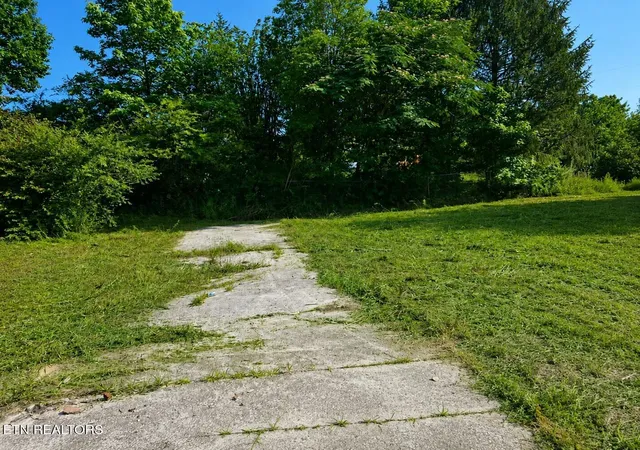 1st image of 106 Wiley Cemetery Ln, Lake City, TN 37769 | MLS# 1349418