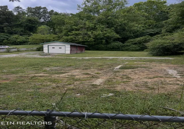 4th image of 106 Wiley Cemetery Ln, Lake City, TN 37769 | MLS# 1349418
