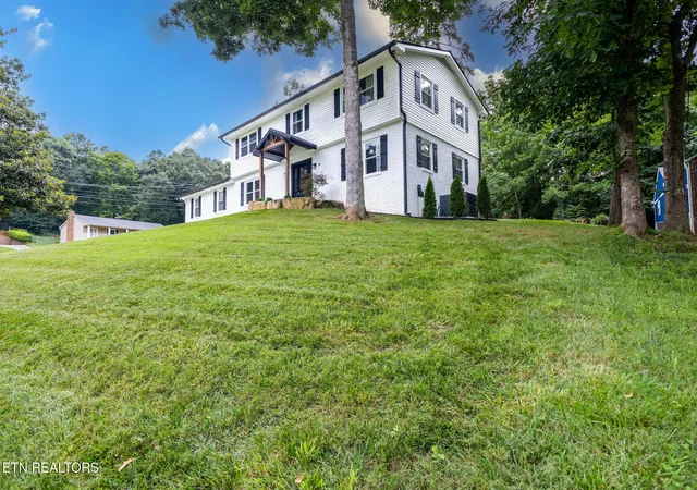 Photo 2 of Single family home for sale at 1914 Northwood Dr, Knoxville, TN 37923 | MLS# 1349402 | Listing updated on 2026-09-15