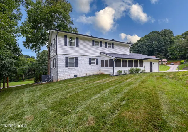 Photo 4 of Single family home for sale at 1914 Northwood Dr, Knoxville, TN 37923 | MLS# 1349402 | Listing updated on 2026-09-15
