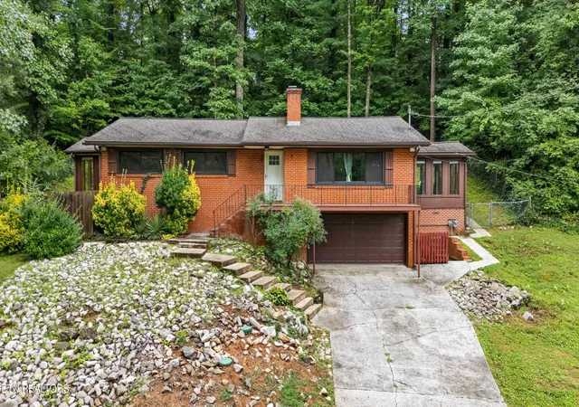 Photo 3 of Single family home for sale at 2618,2528 Shaler Ln, Knoxville, TN 37920 | MLS# 1349462 | Listing updated on 2026-09-17