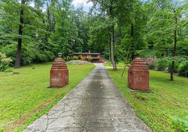 Photo 4 of Single family home for sale at 2618,2528 Shaler Ln, Knoxville, TN 37920 | MLS# 1349462 | Listing updated on 2026-09-17