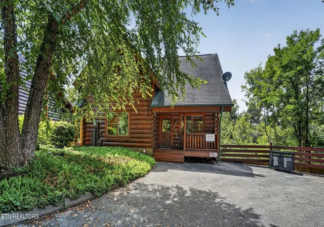 Photo 1 of Single family home for sale at 1123 Towering Oaks Dr, Sevierville, TN 37876 | MLS# 1349396 | Listing updated on 2026-10-03