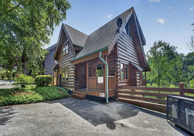 Photo 2 of Single family home for sale at 1123 Towering Oaks Dr, Sevierville, TN 37876 | MLS# 1349396 | Listing updated on 2026-10-03