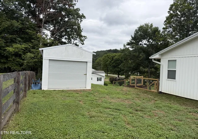 3rd image of 106 Moccasin Hollow Ln, Clinton, TN 37716 | MLS# 1349407