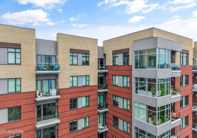 2nd image of 333 W Depot Ave, Knoxville, TN 37917