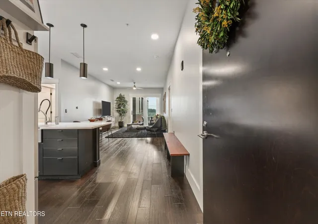 3rd image of 333 W Depot Ave, Knoxville, TN 37917
