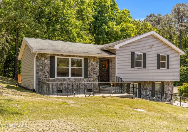 Single family home for sale at 2427 Leann Cir, Chattanooga, TN 37406 | MLS# 1349422
