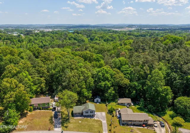 Photo 2 of Single family home for sale at 2427 Leann Cir, Chattanooga, TN 37406 | MLS# 1349422 | Listing updated on 2026-09-14