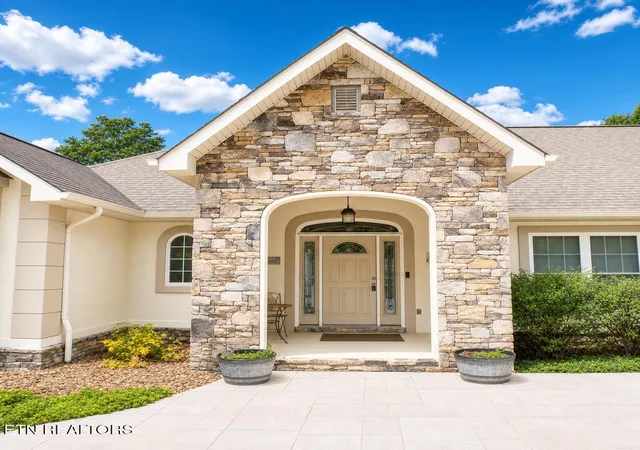 Photo 2 of Single family home for sale at 104 Mariners Dr, Crossville, TN 38558 | MLS# 1350477 | Listing updated on 2026-09-18