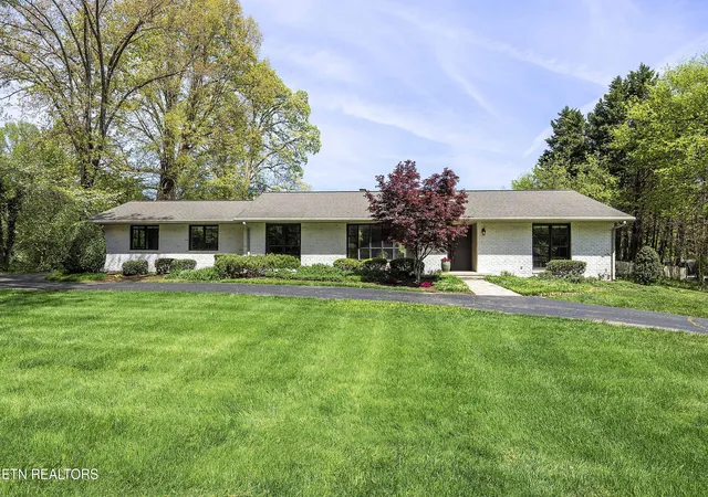 Photo 2 of Single family home for sale at 5413 Riverbend Dr, Knoxville, TN 37919 | MLS# 1349447 | Listing updated on 2026-08-31