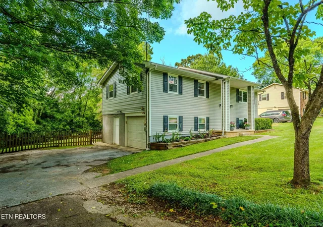 Photo 2 of Single family home for sale at 10809 Ashford Dr, Knoxville, TN 37934 | MLS# 1349871 | Listing updated on 2026-09-14