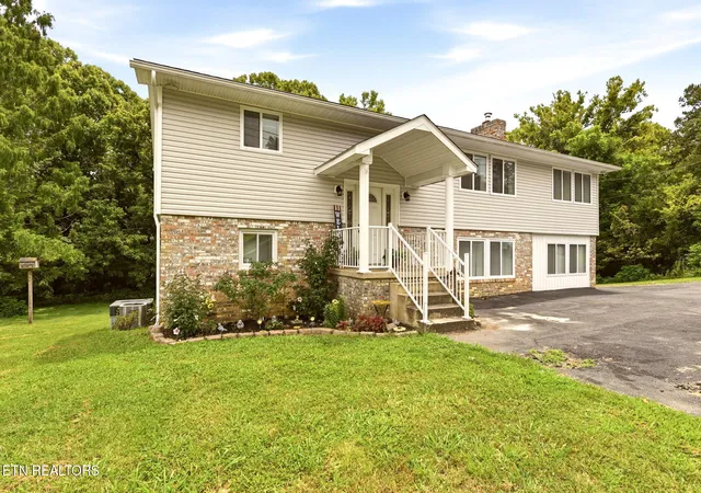 Photo 3 of Single family home for sale at 567 W Old Rutledge Pike, Blaine, TN 37709 | MLS# 1349495 | Listing updated on 2026-09-14