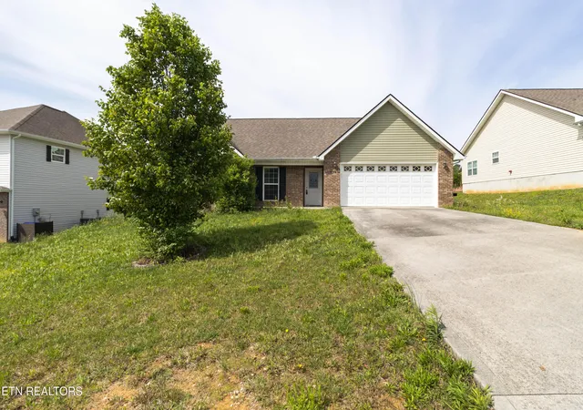 Photo 3 of Single family home for sale at 839 Wells Rd, Maryville, TN 37801 | MLS# 1349704 | Listing updated on 2026-07-28