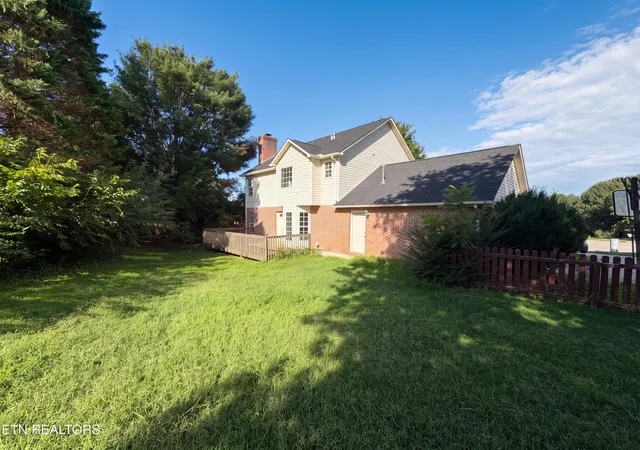 Photo 4 of Single family home for sale at 518 Glenfield Cir, Maryville, TN 37804 | MLS# 1350072 | Listing updated on 2026-09-25