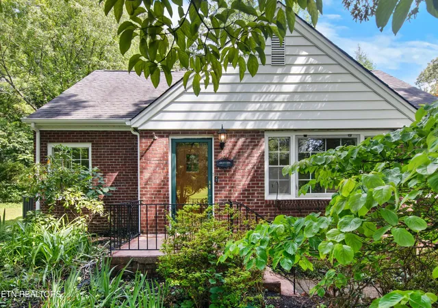 Photo 4 of Single family home for sale at 4300 Fulton Dr, Knoxville, TN 37918 | MLS# 1349958 | Listing updated on 2026-08-17