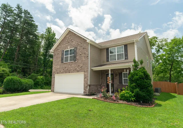 Photo 1 of Single family home for sale at 6901 Holliday Park Ln, Knoxville, TN 37918 | MLS# 1349561 | Listing updated on 2026-09-17
