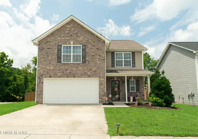 Photo 2 of Single family home for sale at 6901 Holliday Park Ln, Knoxville, TN 37918 | MLS# 1349561 | Listing updated on 2026-09-17