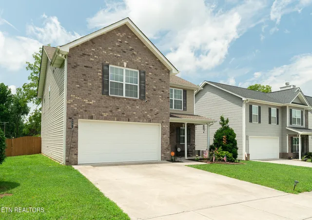 Photo 3 of Single family home for sale at 6901 Holliday Park Ln, Knoxville, TN 37918 | MLS# 1349561 | Listing updated on 2026-09-17
