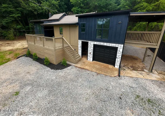 Photo 3 of Single family home for sale at 960 Chestnut Grv Rd, Dandridge, TN 37725 | MLS# 1349822 | Listing updated on 2026-09-13