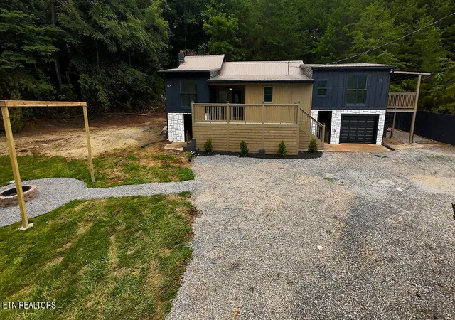 Photo 3 of Single family home for sale at 960 Chestnut Grv Rd, Dandridge, TN 37725 | MLS# 1349822 | Listing updated on 2026-09-13