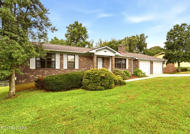 3rd image of 624 Greenwood Dr, Clinton, TN 37716 | MLS# 1349545