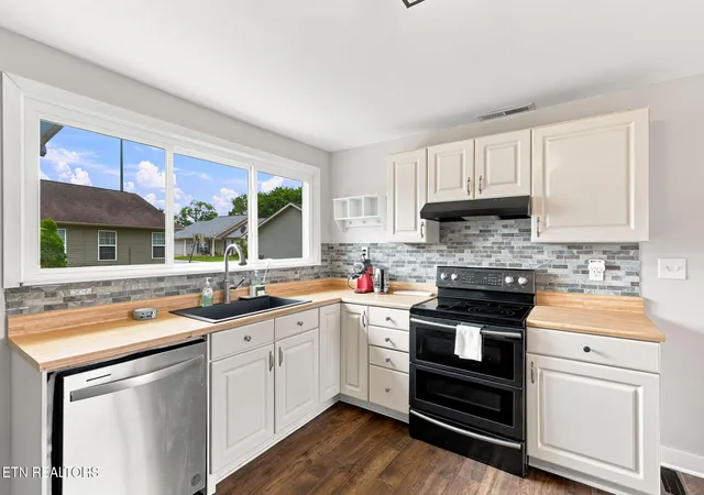 Photo 3 of Single family home for sale at 1717 Jefferson Ave, Maryville, TN 37804 | MLS# 1349612 | Listing updated on 2026-09-25