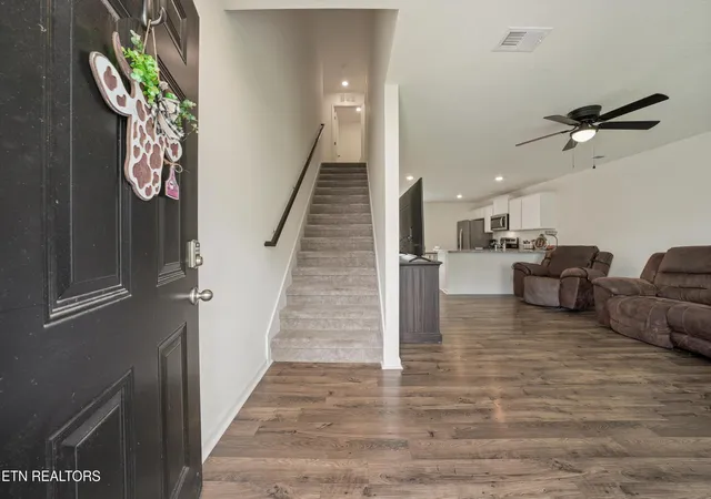 Photo 3 of Sale Pending at 2948 Brooks Meadow Ln, Knoxville, TN 37924 | MLS# 1349757 | Listing updated on 2026-08-21