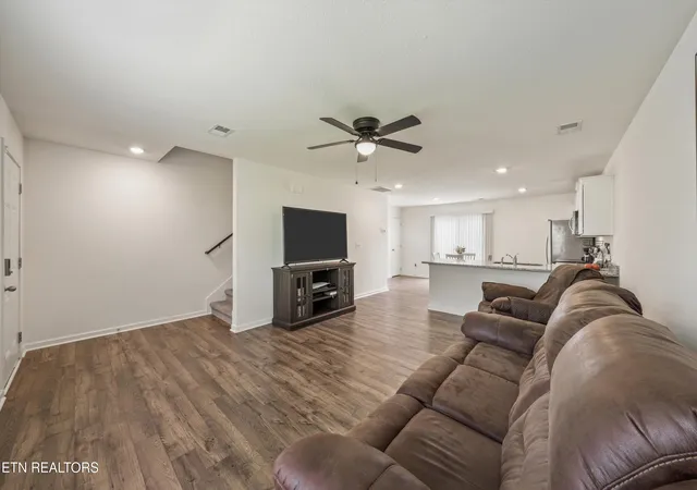 Photo 3 of Sale Pending at 2948 Brooks Meadow Ln, Knoxville, TN 37924 | MLS# 1349757 | Listing updated on 2026-08-21