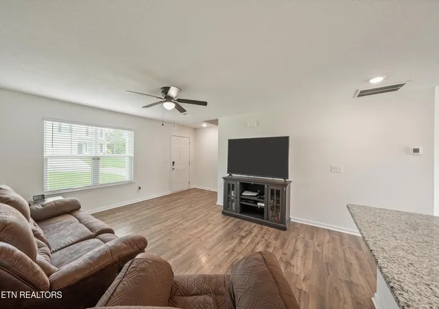 Photo 4 of Sale Pending at 2948 Brooks Meadow Ln, Knoxville, TN 37924 | MLS# 1349757 | Listing updated on 2026-08-21