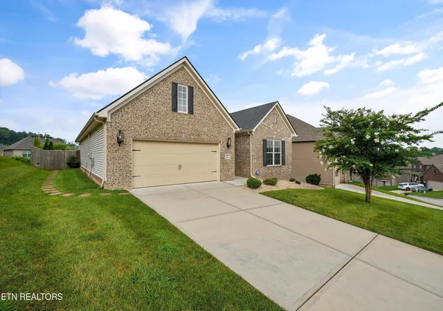 Photo 2 of Single family home for sale at 2037 Wooded Mountain Ln, Knoxville, TN 37922 | MLS# 1349600 | Listing updated on 2026-09-17