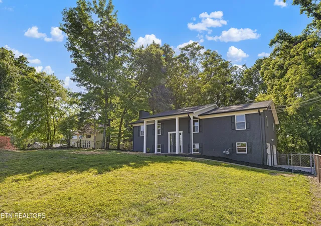 Photo 3 of Sale Pending at 915 Ronald Dr, Talbott, TN 37877 | MLS# 1349605 | Listing updated on 2026-09-06