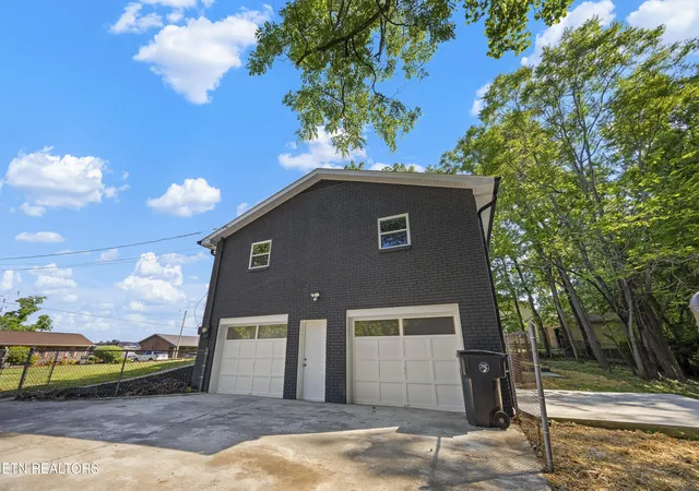 Photo 3 of Sale Pending at 915 Ronald Dr, Talbott, TN 37877 | MLS# 1349605 | Listing updated on 2026-09-06