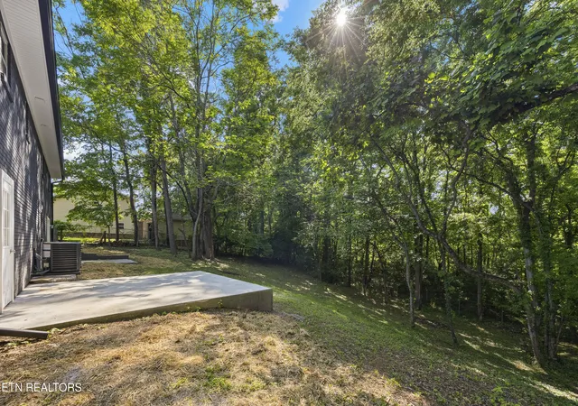 Photo 4 of Sale Pending at 915 Ronald Dr, Talbott, TN 37877 | MLS# 1349605 | Listing updated on 2026-09-06