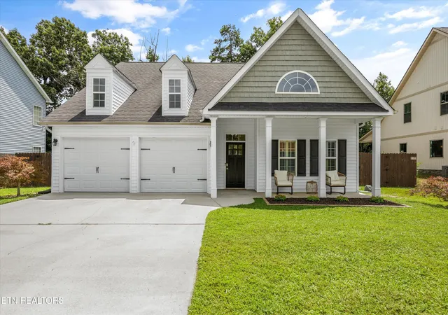 1st image of 566 Hillside Ln, Lenoir City, TN 37771 | MLS# 1350834