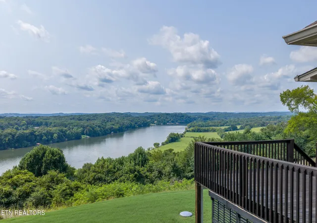Photo 2 of Single family home for sale at 645 Fort Hl St, Loudon, TN 37774 | MLS# 1349887 | Listing updated on 2026-10-28