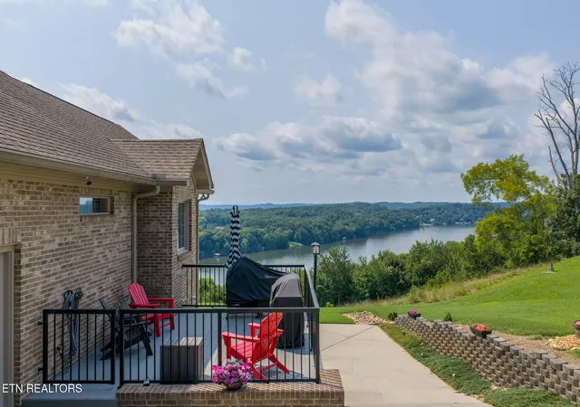 Photo 3 of Single family home for sale at 645 Fort Hl St, Loudon, TN 37774 | MLS# 1349887 | Listing updated on 2026-10-28