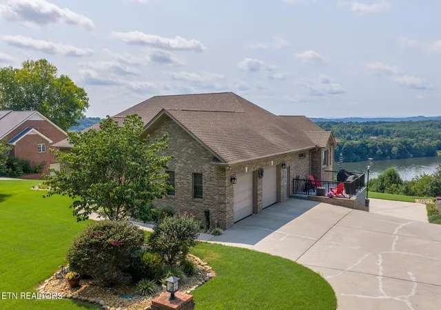 Photo 4 of Single family home for sale at 645 Fort Hl St, Loudon, TN 37774 | MLS# 1349887 | Listing updated on 2026-10-28
