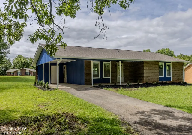 Photo 1 of Single family home for sale at 1658 Laurans Ave, Knoxville, TN 37915 | MLS# 1349692 | Listing updated on 2026-09-01