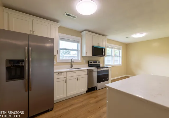 Photo 2 of Single family home for sale at 1658 Laurans Ave, Knoxville, TN 37915 | MLS# 1349692 | Listing updated on 2026-09-01