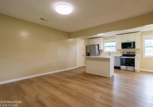 Photo 3 of Single family home for sale at 1658 Laurans Ave, Knoxville, TN 37915 | MLS# 1349692 | Listing updated on 2026-09-01