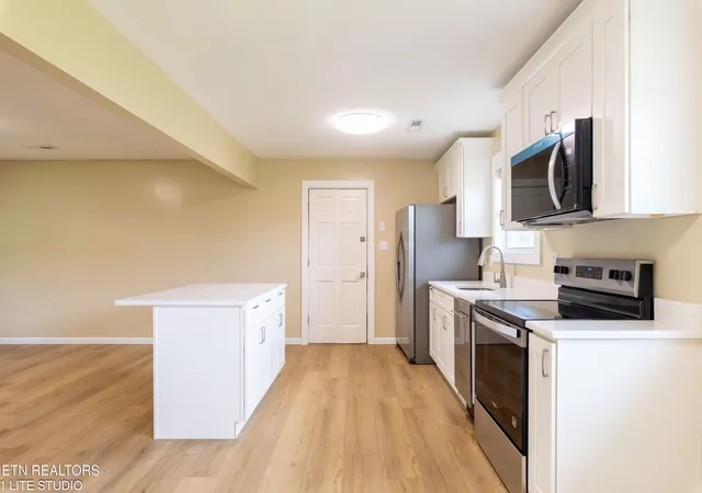 Photo 4 of Single family home for sale at 1658 Laurans Ave, Knoxville, TN 37915 | MLS# 1349692 | Listing updated on 2026-09-01