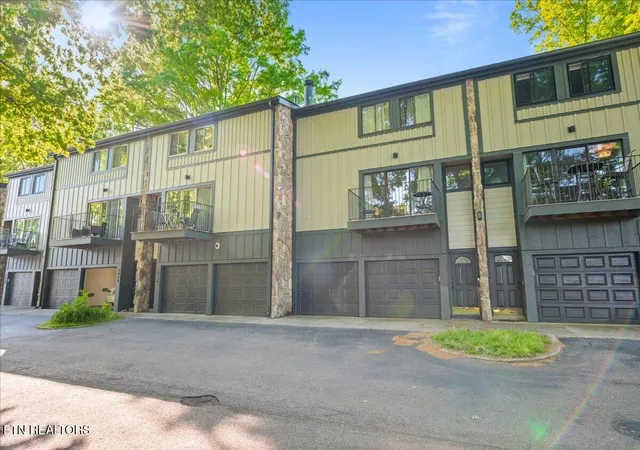 Photo 3 of Condo for sale at 1974 Cherokee Blf Dr, Knoxville, TN 37920 | MLS# 1349633 | Listing updated on 2026-09-10