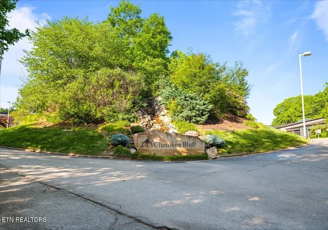 Photo 4 of Condo for sale at 1974 Cherokee Blf Dr, Knoxville, TN 37920 | MLS# 1349633 | Listing updated on 2026-09-10