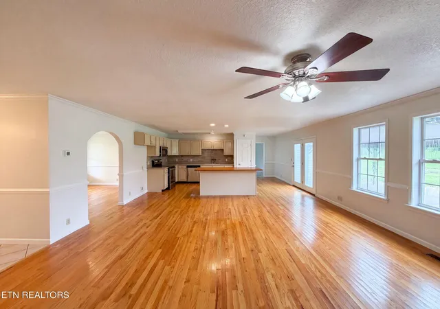 Photo 3 of Sale Pending at 3146 Lora Dr, Maryville, TN 37803 | MLS# 1350075 | Listing updated on 2026-09-13