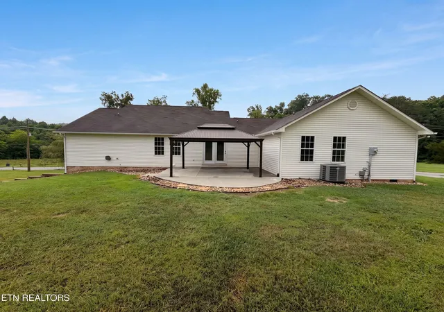 Photo 4 of Sale Pending at 3146 Lora Dr, Maryville, TN 37803 | MLS# 1350075 | Listing updated on 2026-09-13