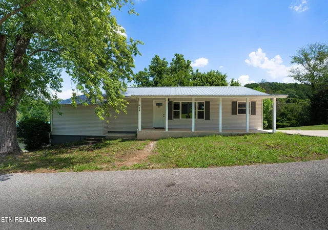 Photo 1 of Sale Pending at 814 Moss Ln, Jefferson City, TN 37760 | MLS# 1349889 | Listing updated on 2026-09-02