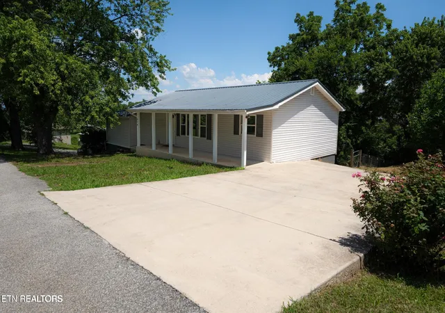 Photo 2 of Sale Pending at 814 Moss Ln, Jefferson City, TN 37760 | MLS# 1349889 | Listing updated on 2026-09-02