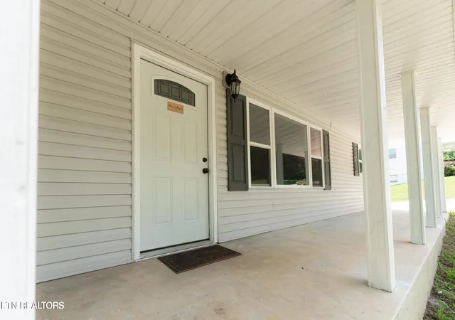 Photo 3 of Sale Pending at 814 Moss Ln, Jefferson City, TN 37760 | MLS# 1349889 | Listing updated on 2026-09-02