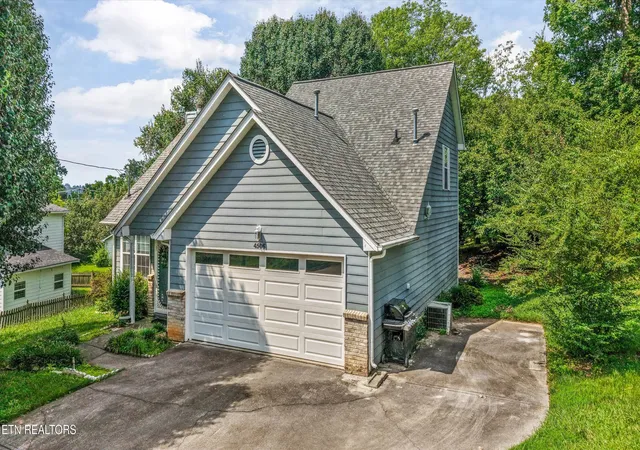 Photo 2 of Single family home for sale at 4506 Kinlock Ln, Knoxville, TN 37921 | MLS# 1349656 | Listing updated on 2026-08-09
